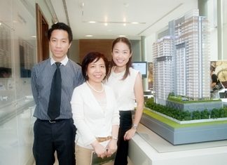 Kwanrudee Maneewongwattana, right, Raimon Land PCL’s Deputy Vice President of Marketing, Supanat Charnwaiwit, left, Marketing Manager, Wealth Management Services for Bank of Ayudhya PCL, and Feng Shui Master Kotchakorn Phromchai, center, pose together for a photo during an exclusive workshop on the art of Feng Shui, which was held for Raimon Land customers at the 185 Rajadamri sales office and show suites in Bangkok.